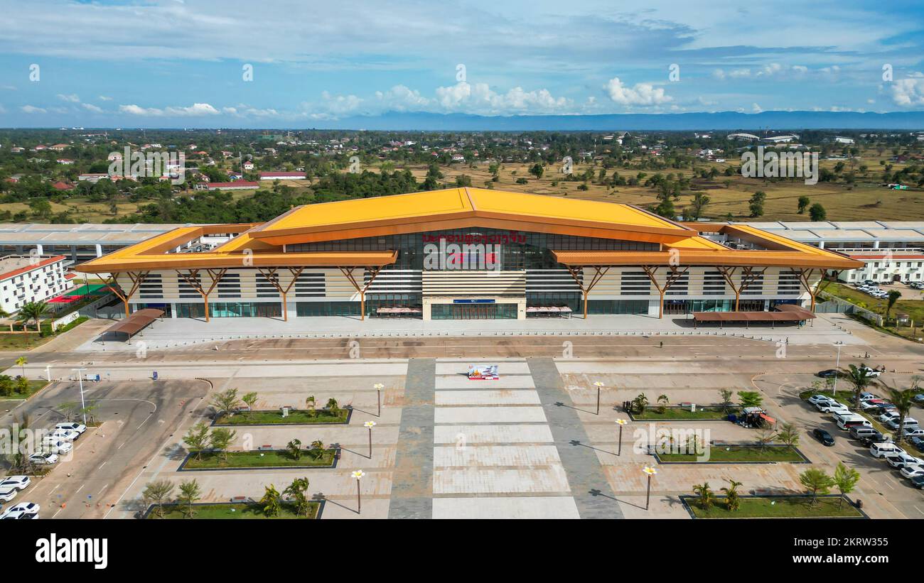 Vientiane. 25.. November 2022. Dieses Luftfoto wurde am 25. November 2022 aufgenommen und zeigt den Bahnhof Vientiane in Vientiane, Laos. PASSEND zu „Feature: China-Laos Railway steigert Reisen, fördert Tourismus in Laos“ Gutschrift: Kaikeo Saiyasane/Xinhua/Alamy Live News Stockfoto