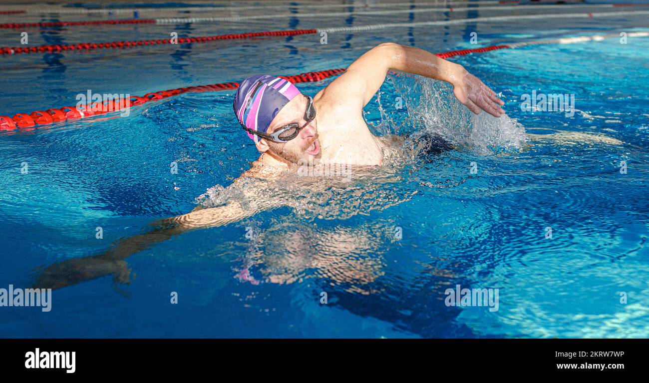 Schwimmer in den Pool. Stockfoto