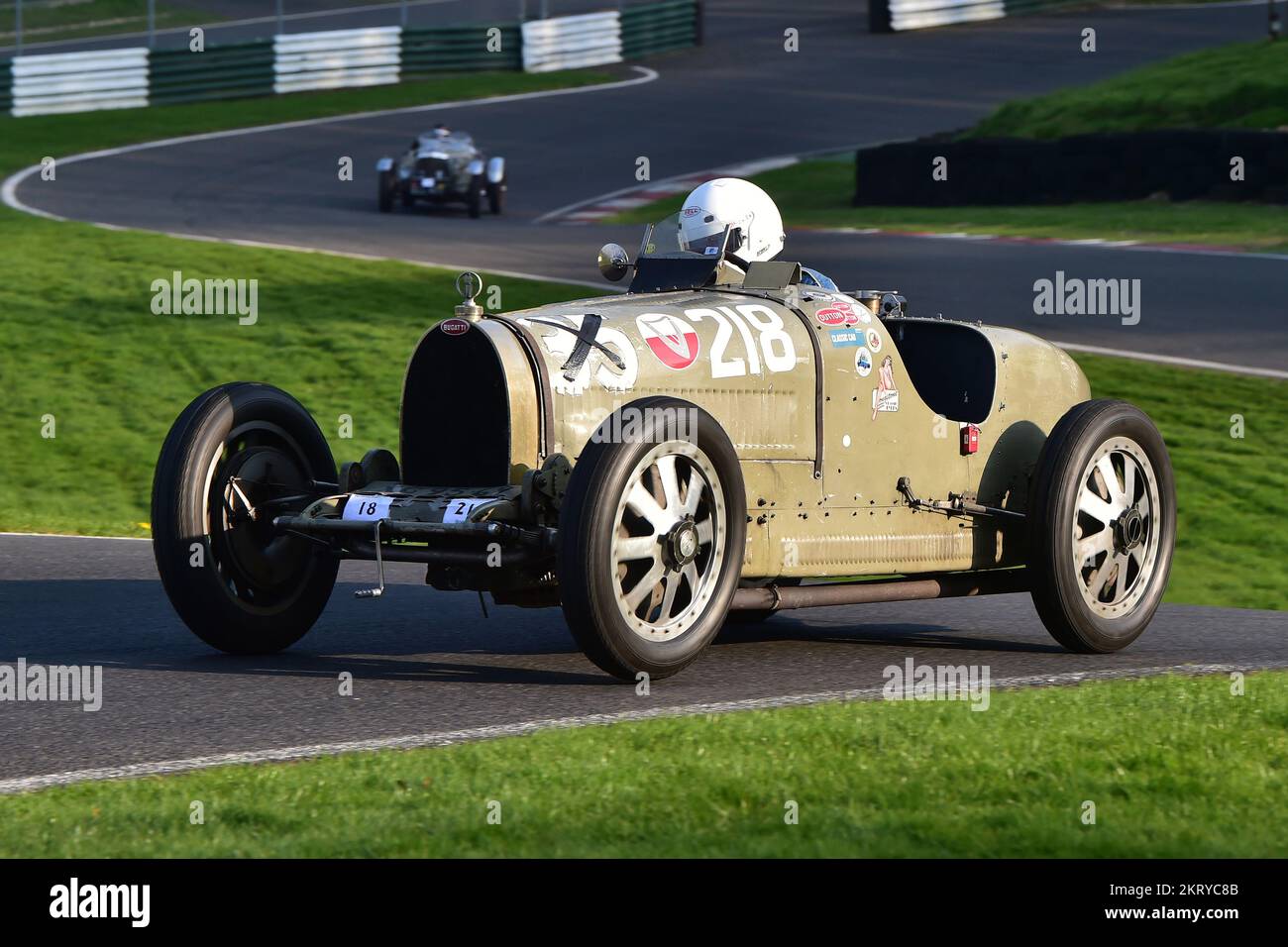 Michael Hudson, Bugatti T35B, das zweite Allcomers Handicap Race des Treffens, ein fünf-Runden-Rennen mit dem Ziel, dass alle Fahrzeuge respektlos sind Stockfoto