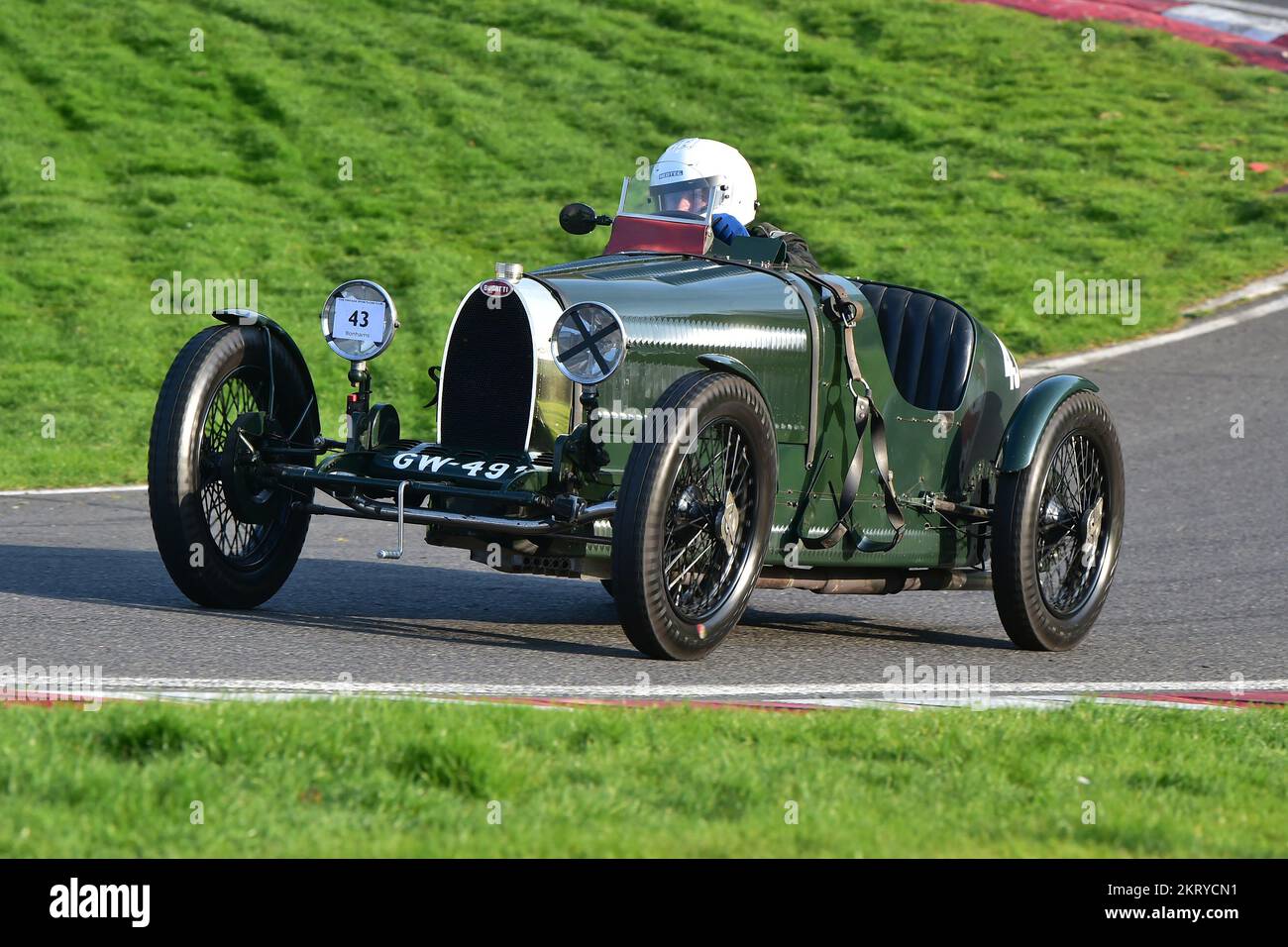 Chris Townsend, Bugatti T37A, das zweite Allcomers Handicap Race des Treffens, ein fünf-Runden-Rennen mit dem Ziel, dass alle Fahrzeuge respektlos sind Stockfoto