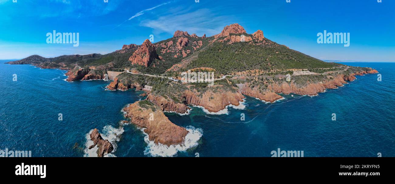 Luftaufnahme über dem Massif de L'Esterel an der französischen Riviera am Mittelmeer Stockfoto