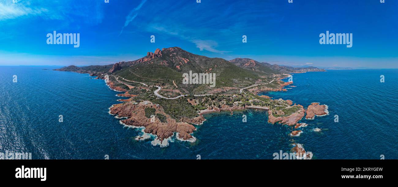 Luftaufnahme über dem Massif de L'Esterel an der französischen Riviera am Mittelmeer Stockfoto