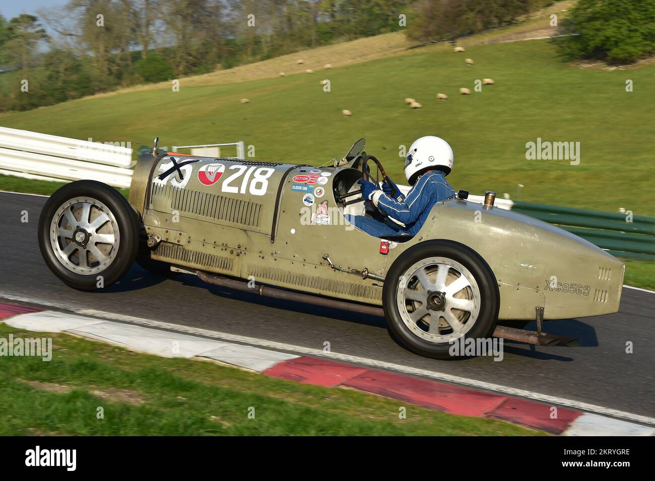 Michael Hudson, Bugatti T35B, das zweite Allcomers Handicap Race des Treffens, ein fünf-Runden-Rennen mit dem Ziel, dass alle Fahrzeuge respektlos sind Stockfoto