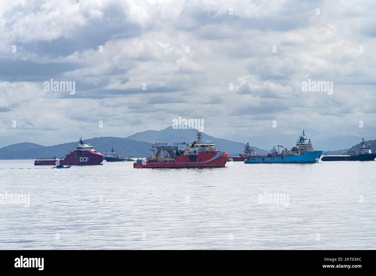 Schiffe vor Anker, Guanabara Bay, Rio de Janeiro, Brasilien Stockfoto
