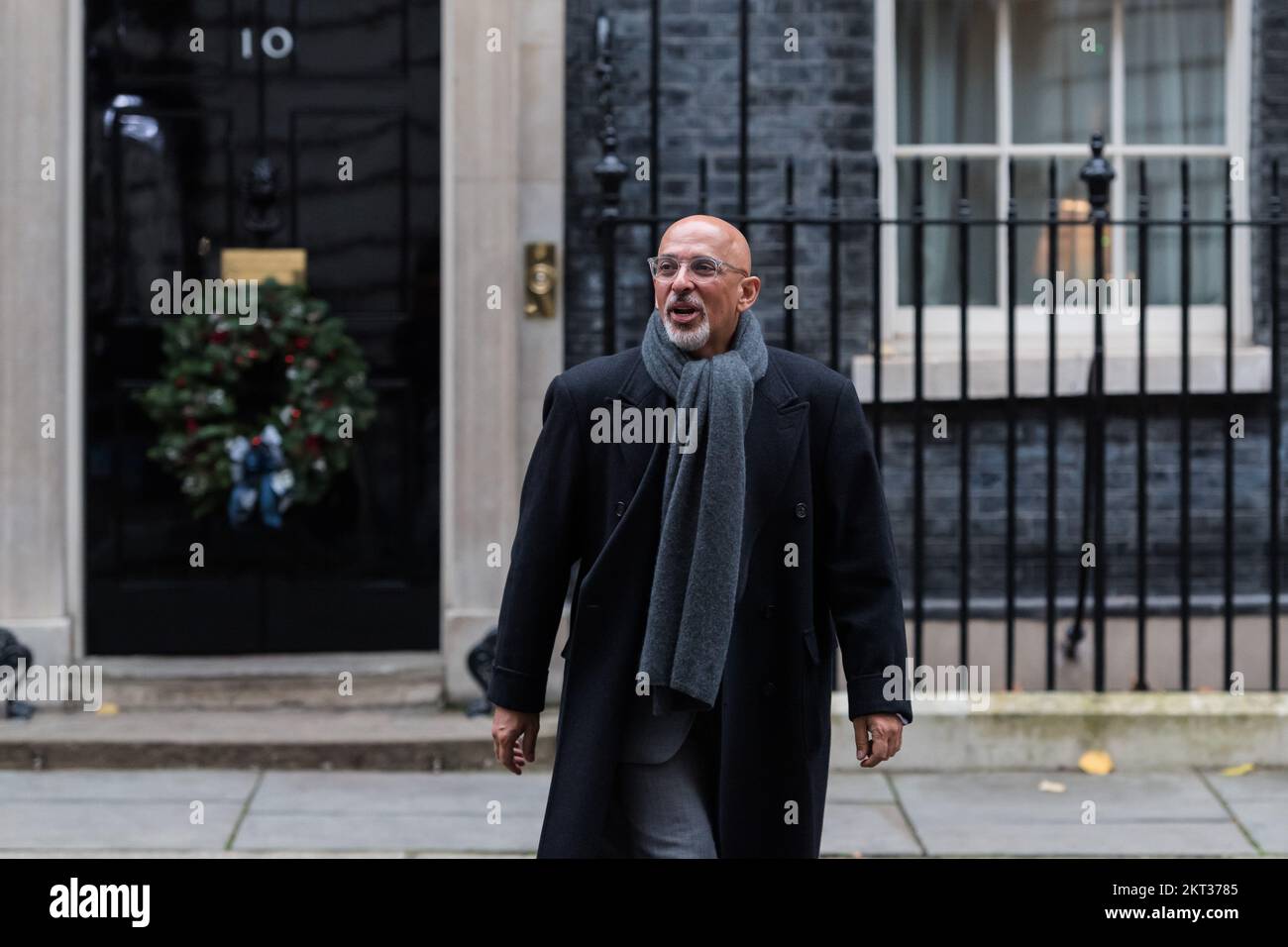 London, Großbritannien. 29.. November 2022. Minister ohne Portfolio und konservative Parteivorsitzende Nadhim Zahawi verlässt die Downing Street 10, nachdem er an der wöchentlichen Kabinettssitzung unter dem Vorsitz von Premierminister Rishi Sunak teilgenommen hat. Kredit: Wiktor Szymanowicz/Alamy Live News Stockfoto