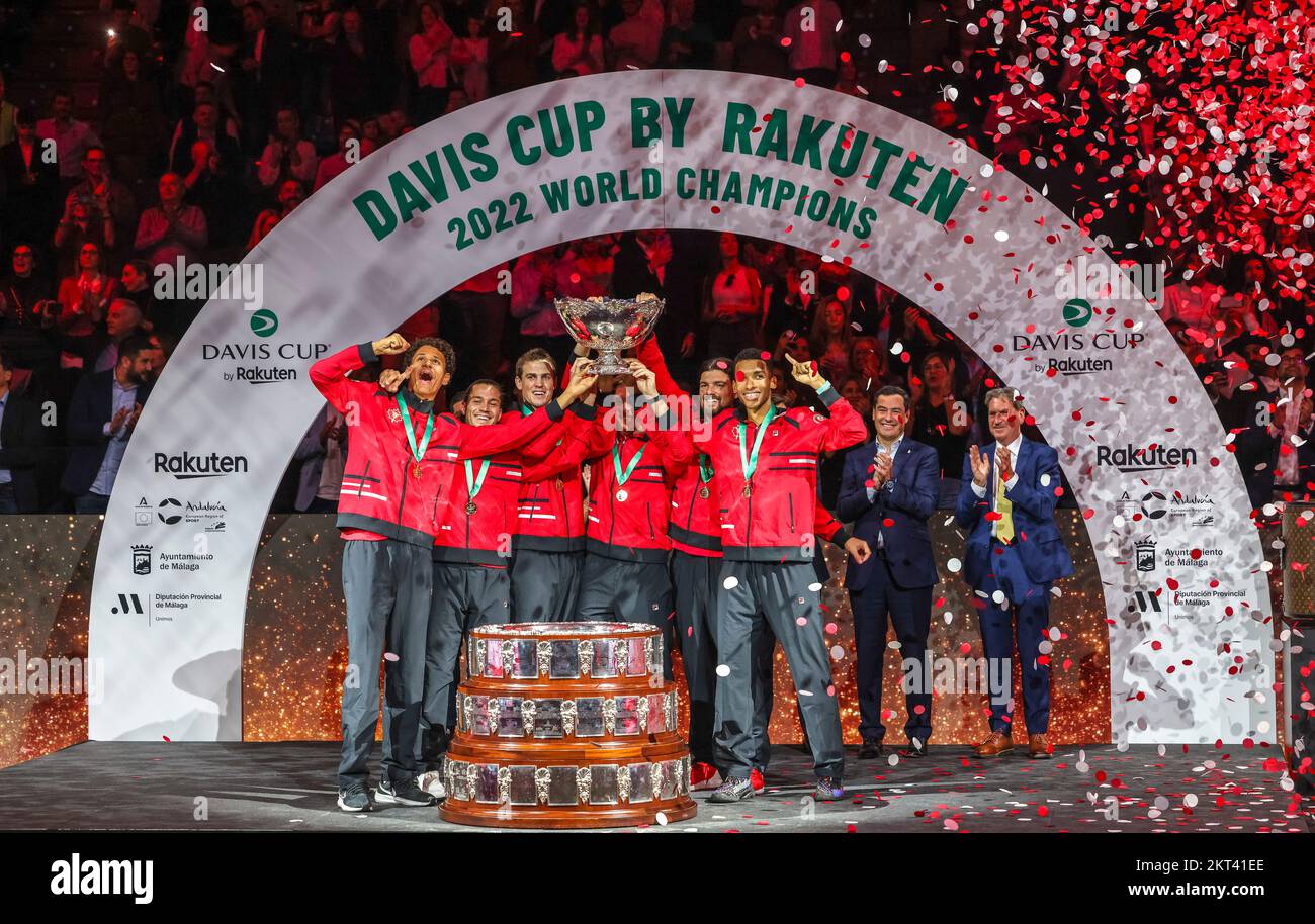 Die kanadische Mannschaft feiert ihren ersten Endsieg beim Davis Cup in Malaga, Spanien Stockfoto