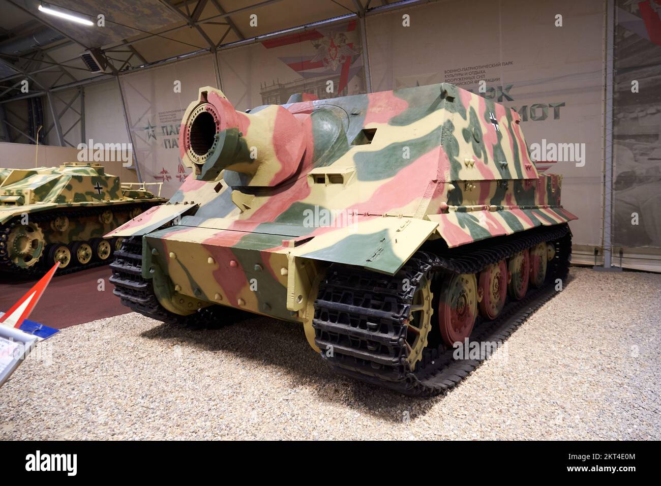 Die deutsche Sturmwaffe Sturmtiger. Museum für Panzer und gepanzerte Fahrzeuge in P Stockfoto Die deutsche Sturmwaffe Sturmtiger. Museum für Panzer und gepanzerte Fahrzeuge in P Stockfoto