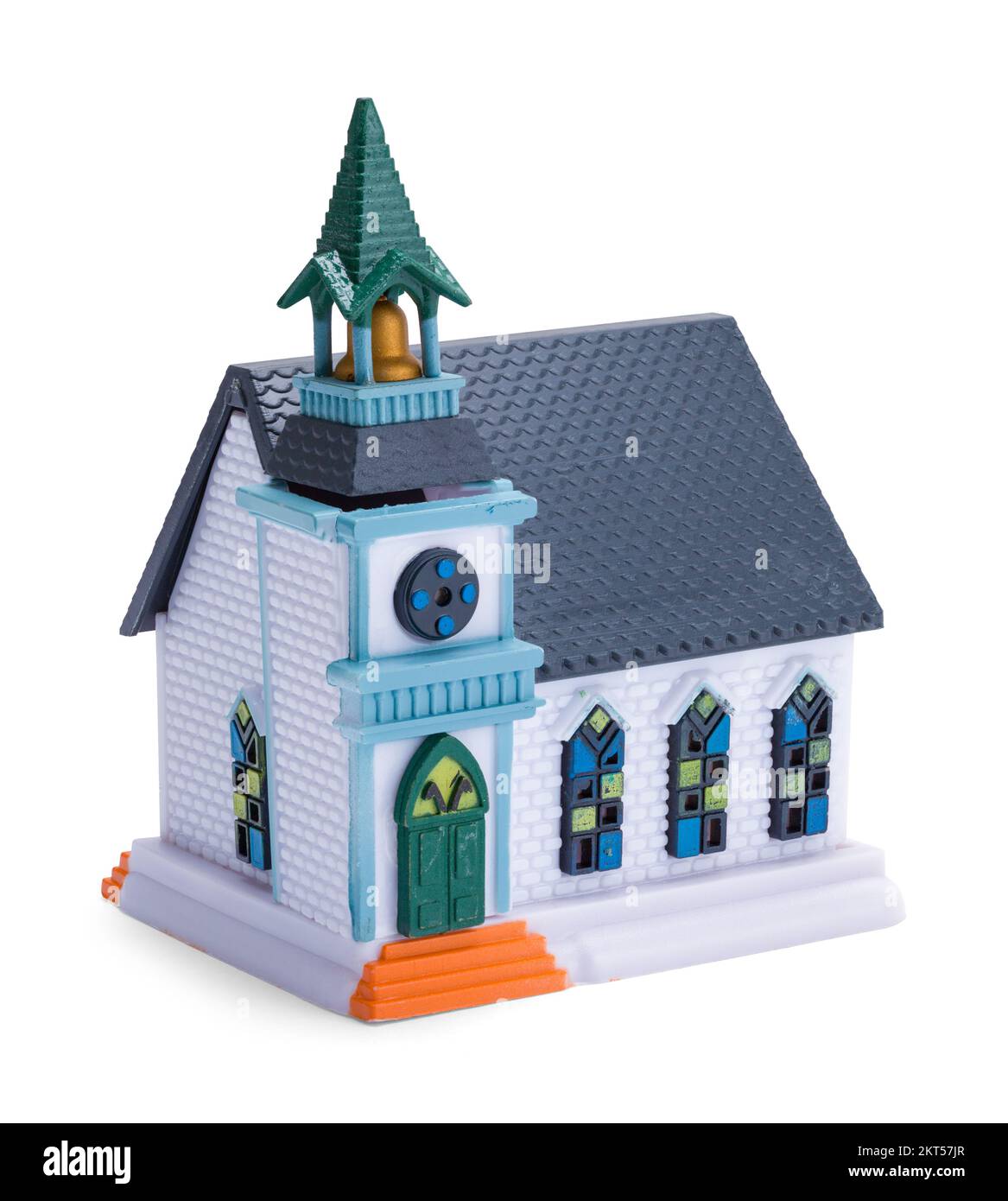 Miniatur-Spielzeug-Kirchenmodell aus Plastik, ausgeschnitten auf Weiß. Stockfoto