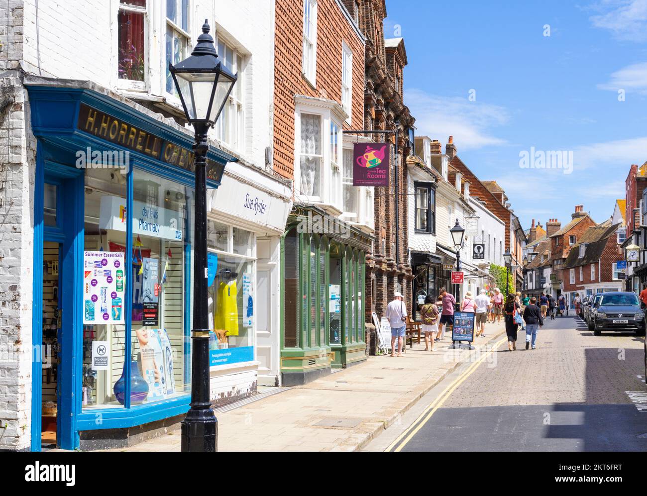 Rye East Sussex Rye Town Leute, die auf der High Street einkaufen Rye Sussex England GB Europa Stockfoto