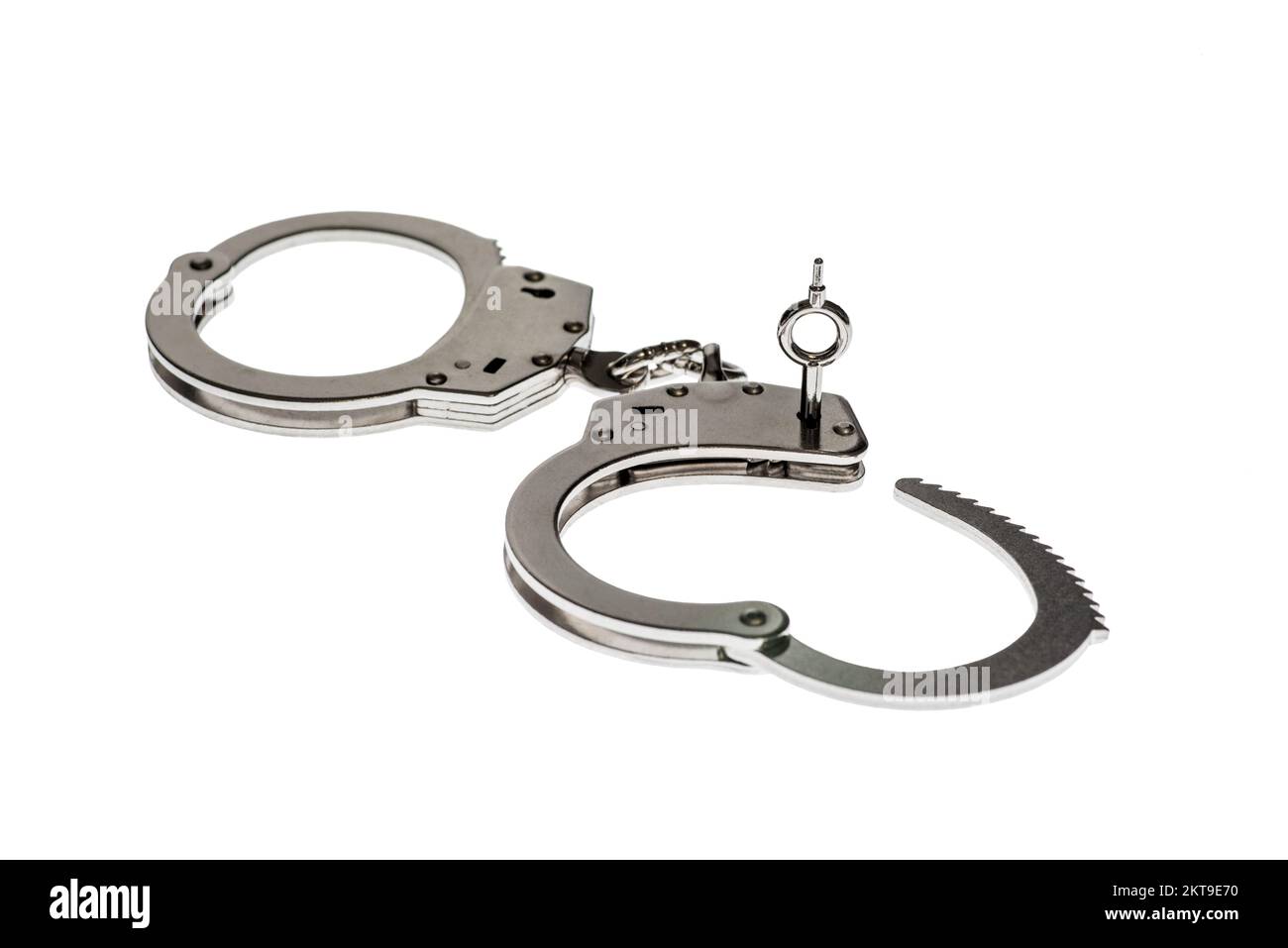 Paar Handschellen aus Stahl isoliert auf weißem Hintergrund. Silberne Metall-Handschellen Stockfoto