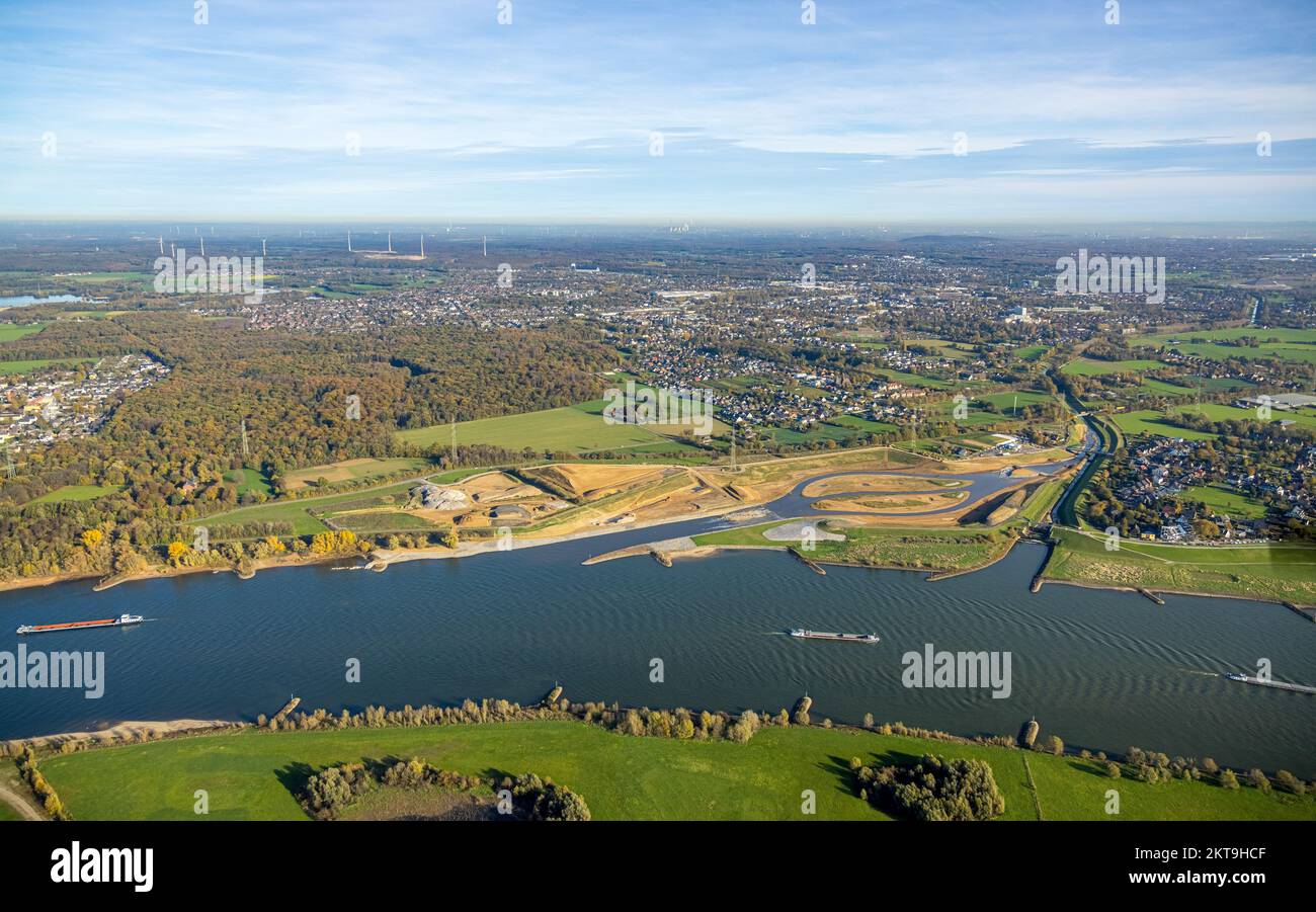 Luftaufnahme der alten und neuen Mündung des Emscher an der Stadtgrenze zwischen Dinslaken und Voerde, Mündung in den Rhein, Emscher rec Stockfoto