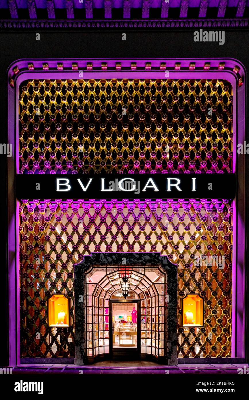 Bulgari, Gebäude Weihnachtsfenster, Fifth Avenue, Shopping in Manhatten, New York City, New York, USA Stockfoto