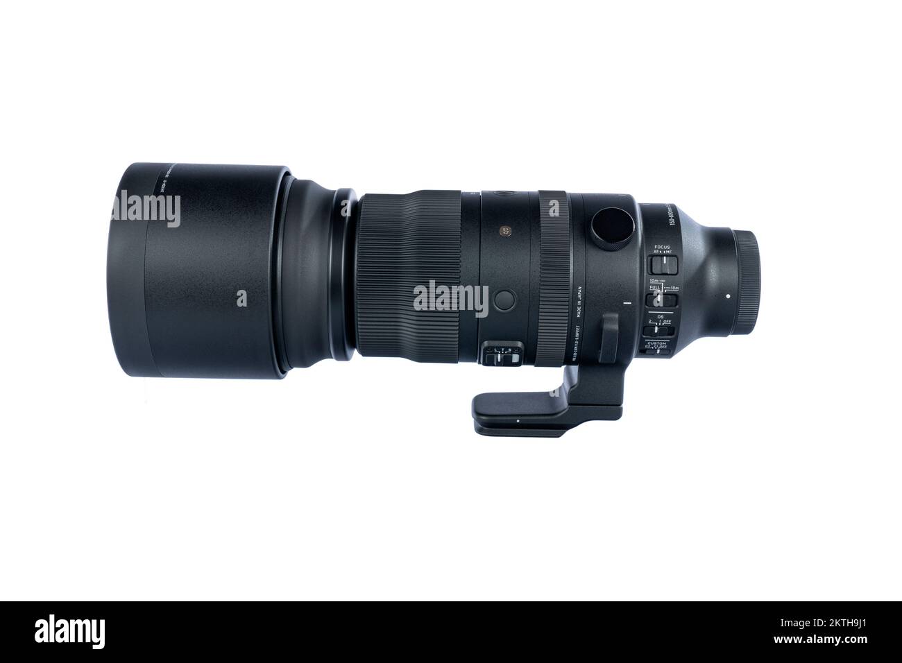 Sigma 150-600mm F5-6,3 DG DN OS Sportobjektiv E-Mount von Sony isoliert auf Weiß. Foto wurde am 28. November 2022 in Spanien aufgenommen. Stockfoto