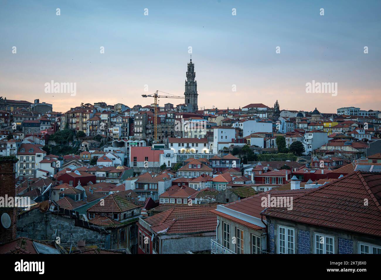 Ein Überblick über die Stadt Porto. Porto gilt 2022 als das beste Städteziel der Welt. Die Auszeichnung erfolgte am 12.. November bei der Zeremonie der World Travel Awards in Muscat, Oman. Stockfoto