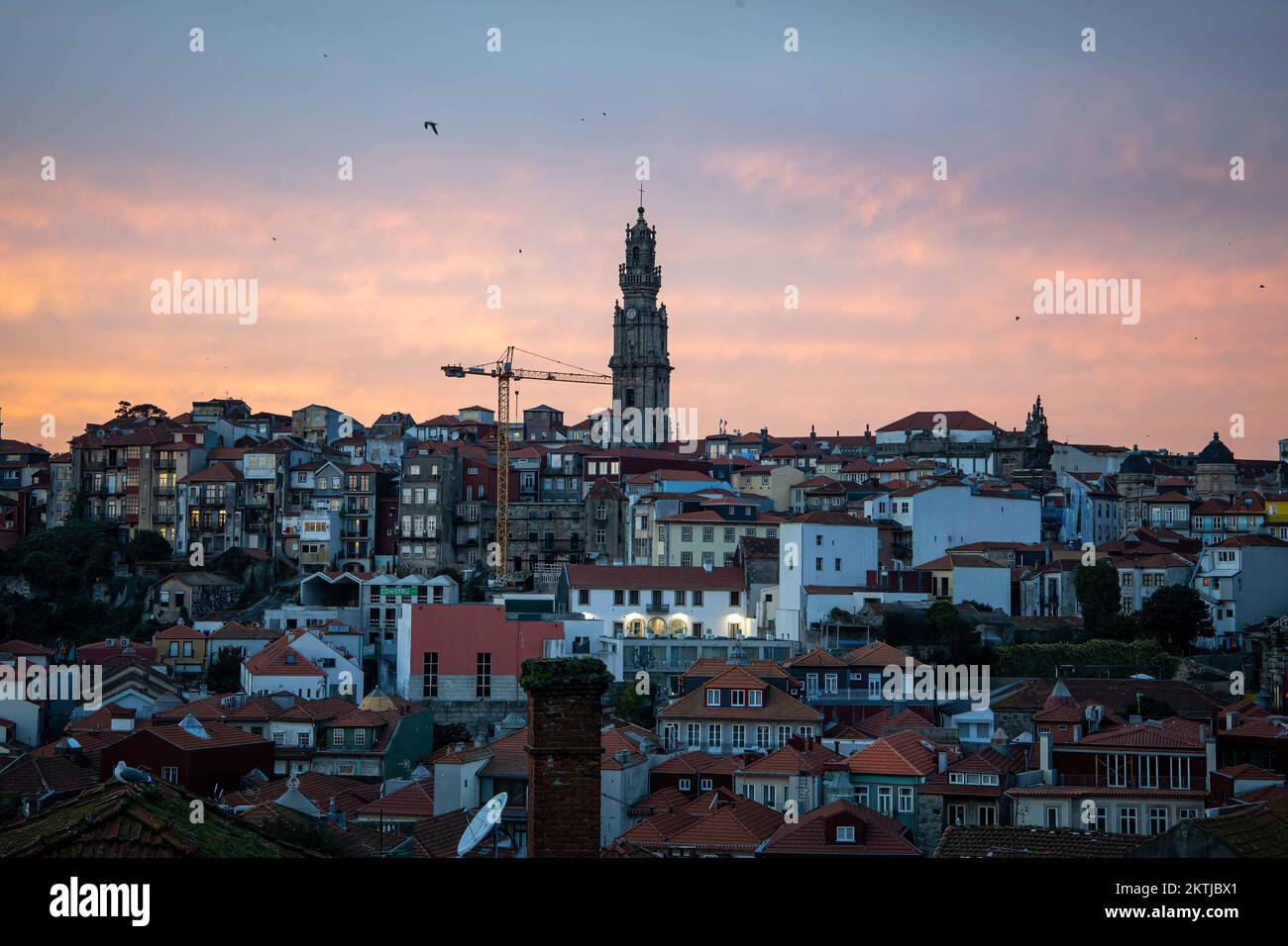 Ein Überblick über die Stadt Porto. Porto gilt 2022 als das beste Städteziel der Welt. Die Auszeichnung erfolgte am 12.. November bei der Zeremonie der World Travel Awards in Muscat, Oman. Stockfoto