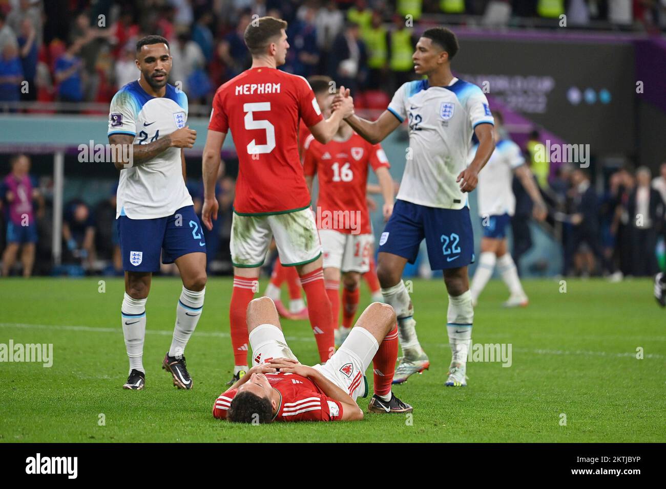 Doha, Katar. 29.. November 2022. AMPADU Ethan (WAL) vor Ort, Enttäuschung, frustriert, enttäuscht, frustriert, Nach Ende des Spiels abgelehnt. Wales (WLS) - England (eng) 0-3 Gruppe Stage Group B am 29.11.2022, Ahmad bin Ali Stadium Fußball-Weltmeisterschaft 2022 in Katar ab 20,11. - 18.12.2022? Kredit: dpa/Alamy Live News Stockfoto