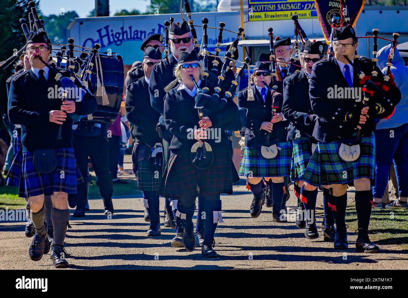 Schottische Taucher spielen beim alljährlichen Celtic Music Festival in Gulfport, Mississippi, Dudelsack. Stockfoto
