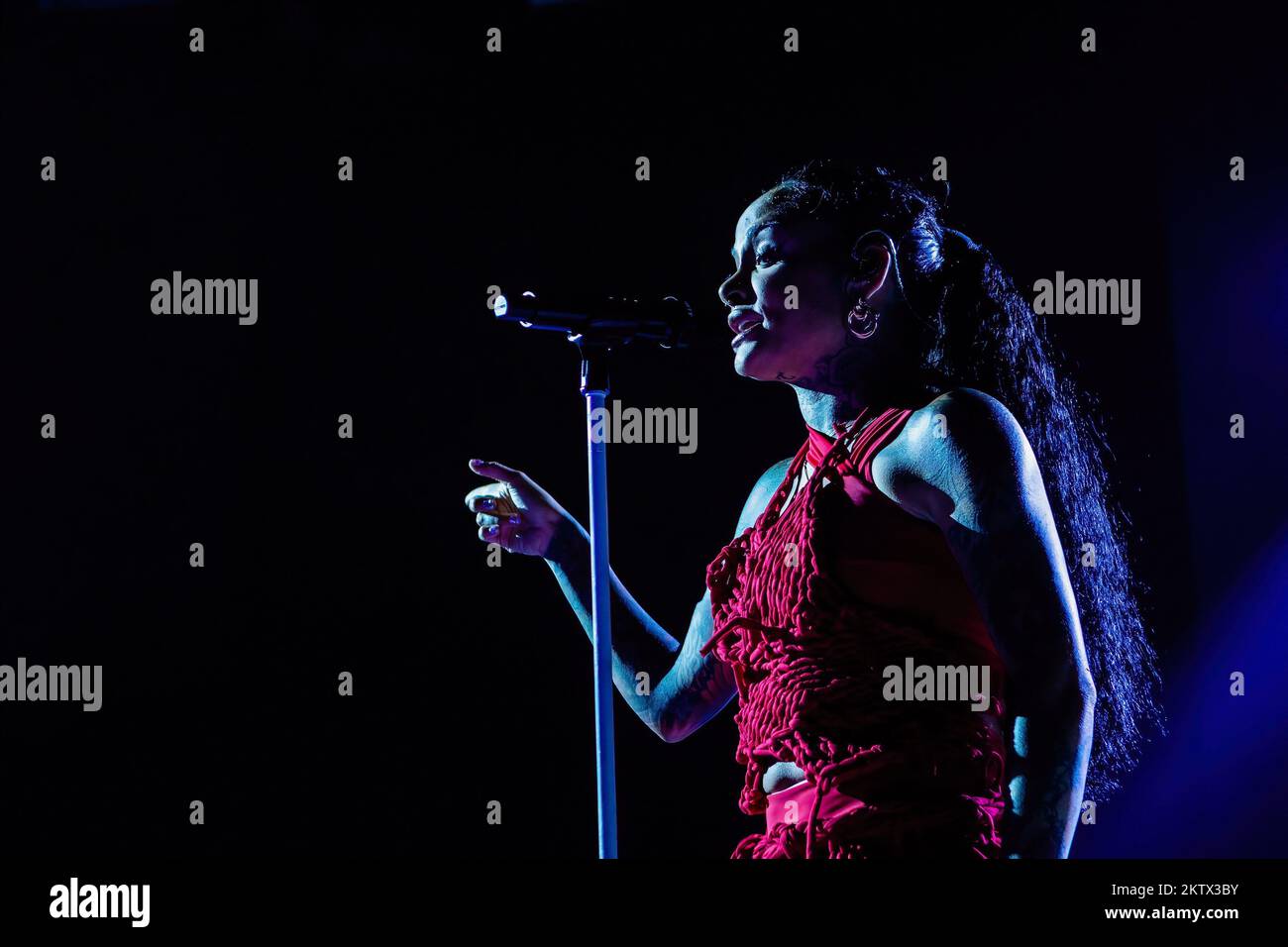 Mailand, Italien. 29.. November 2022. Der amerikanische Sänger, Songwriter und Tänzer Kehlani Ashley tritt live im Fabrique auf. Kredit: SOPA Images Limited/Alamy Live News Stockfoto