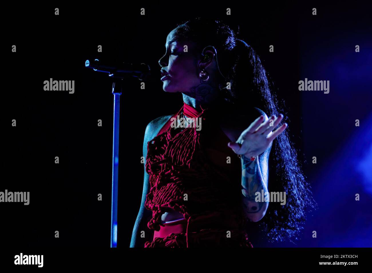 Mailand, Italien. 29.. November 2022. Der amerikanische Sänger, Songwriter und Tänzer Kehlani Ashley tritt live im Fabrique auf. Kredit: SOPA Images Limited/Alamy Live News Stockfoto