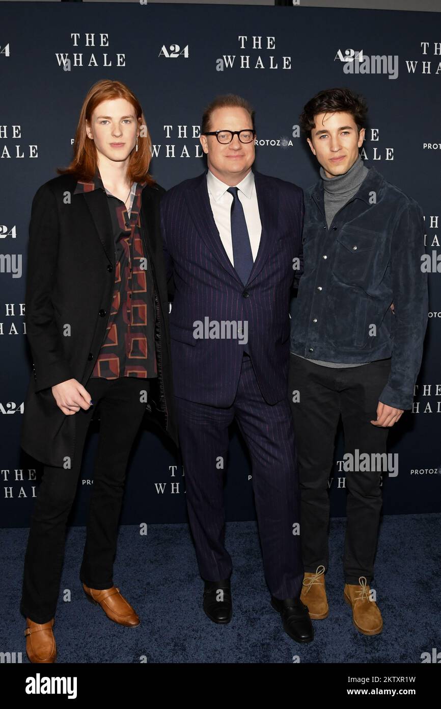 New York, USA. 29.. November 2022. Leland Fraser, Brendan Fraser und Holden Fraser nehmen am 29. November 2022 an der „The Whale“-Premiere in Alice Tully Hall in New York, New York, Teil. (Foto: Efren Landaos/Sipa USA) Guthaben: SIPA USA/Alamy Live News Stockfoto