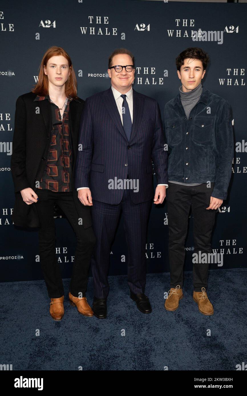 New York, New York, USA. 29.. November 2022. Leland Fraser, Brendan Fraser, Holden Fraser bei der Ankunft FÜR DEN WAL Premiere, Alice Tully Hall im Lincoln Center, New York, New York, 29. November 2022. Kredit: Kristin Callahan/Everett Collection/Alamy Live News Stockfoto