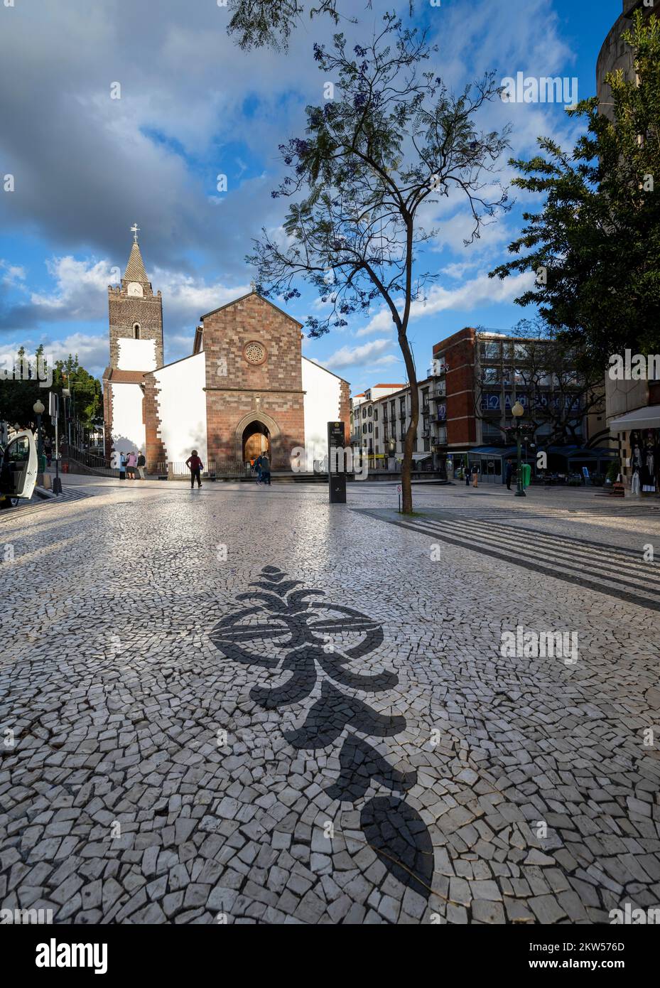Kathderale Sé do Funchal, Bodenmosaik auf der Avenida Arriaga, Funchal, Madeira, Portugal, Europa Stockfoto