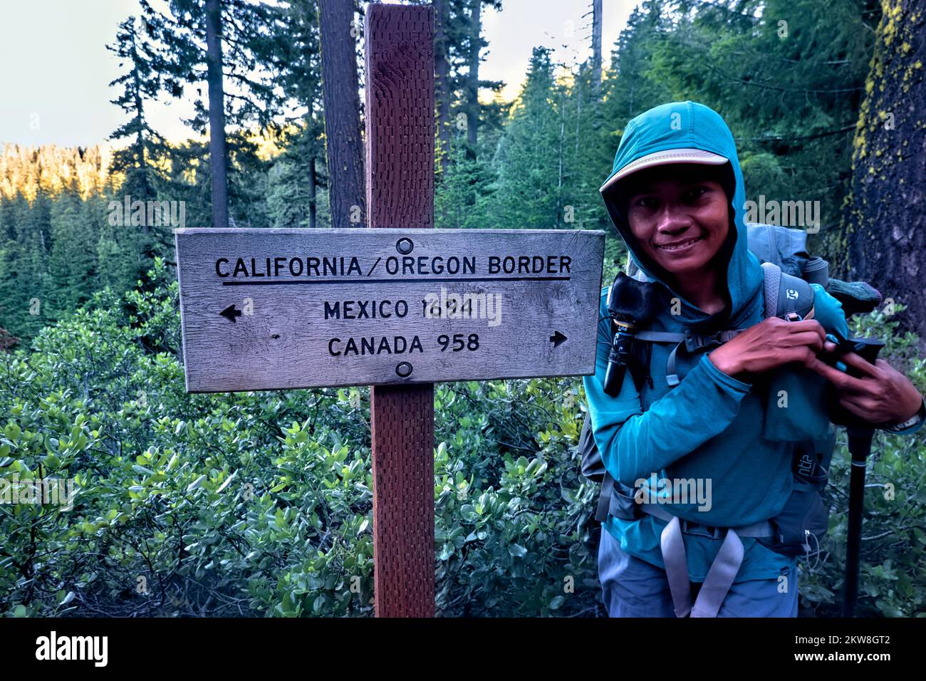 Schild an der Grenze zwischen Kalifornien und Oregon auf dem Pacific Crest Trail, Ashland, Oregon, USA Stockfoto