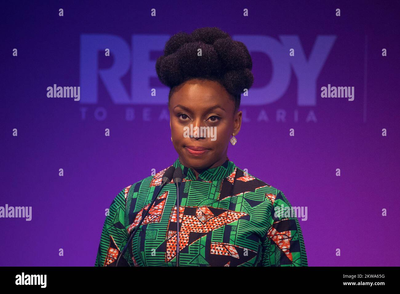 Das Aktenfoto von Chimamanda Ngozi Adichie aus dem Jahr 18/04/18, der sagte, Sir Salman Rushdies umstrittener Roman die Satanischen Verse würden heute "wahrscheinlich nicht" veröffentlicht. Stockfoto