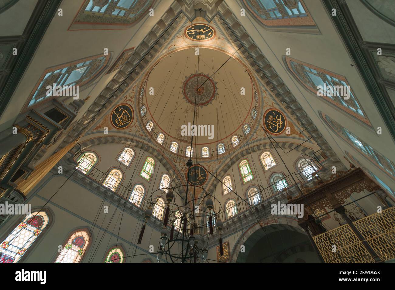 Ayazma-Moschee. Hintergrundbild der Architektur der spätosmanischen Moschee. Istanbul Turkiye - 9.24.2022 Stockfoto