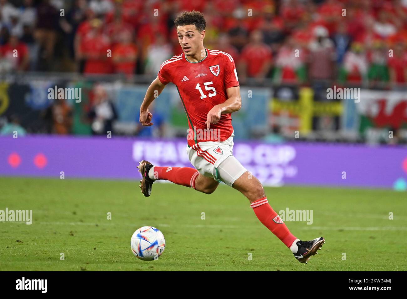 Doha, Katar. 29.. November 2022. AMPADU Ethan (WAL), Action, Single Action, Single Image, Cut Out, Ganzkörperaufnahme, Vollfigur Wales (WLS) - England (eng) 0-3 Gruppe Bühnengruppe B auf 29.11.2022, Ahmad bin Ali Stadium Fußball-Weltmeisterschaft 2022 in Katar ab 20,11. - 18.12.2022? Kredit: dpa/Alamy Live News Stockfoto