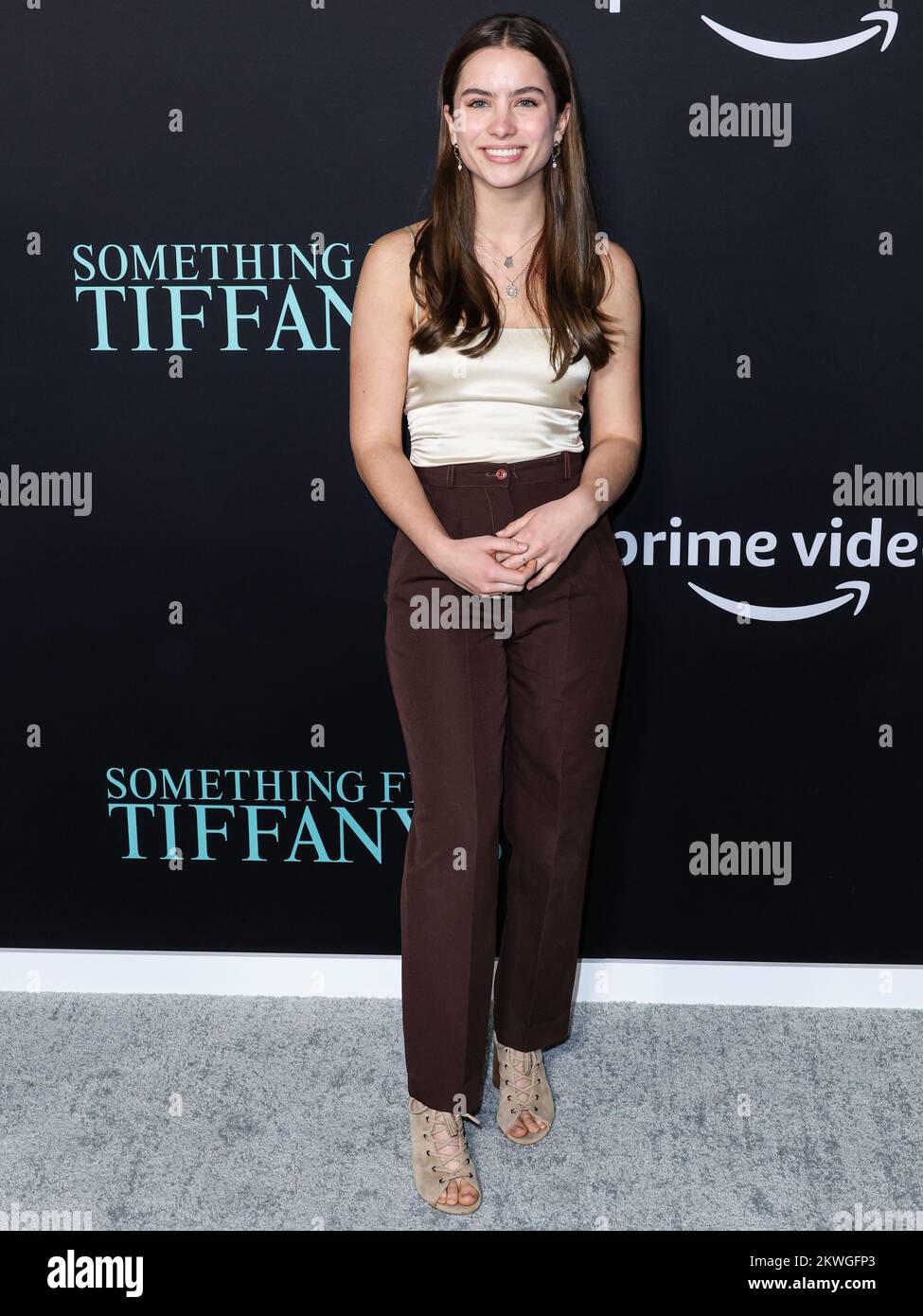 CENTURY CITY, LOS ANGELES, KALIFORNIEN, USA - NOVEMBER 29: Maggie Thurmon trifft auf der Los Angeles Premiere von Amazon Prime Video „Something from Tiffany's“ ein, die am 29. November 2022 auf der AMC Century City 15 in Westfield Century City in Century City, Los Angeles, Kalifornien, USA stattfindet. (Foto von Xavier Collin/Image Press Agency) Stockfoto
