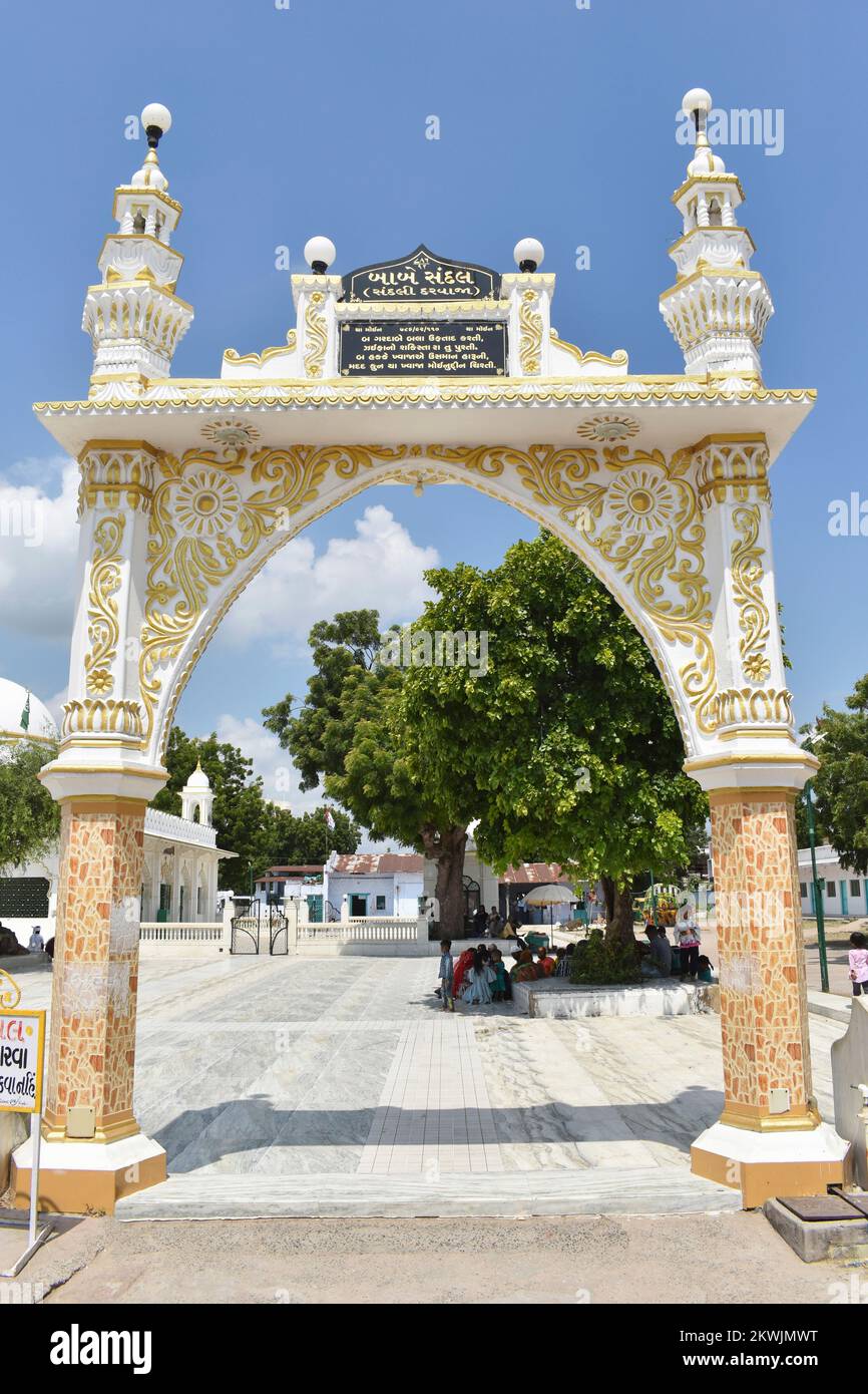 INDIEN, GUJRAT, DHOLKA, Oktober 2022, Bewohner von Sandhali Darwaza von Hazrat Khwaja Hasan Khatib Chishty Rehmatullah Dargah Stockfoto