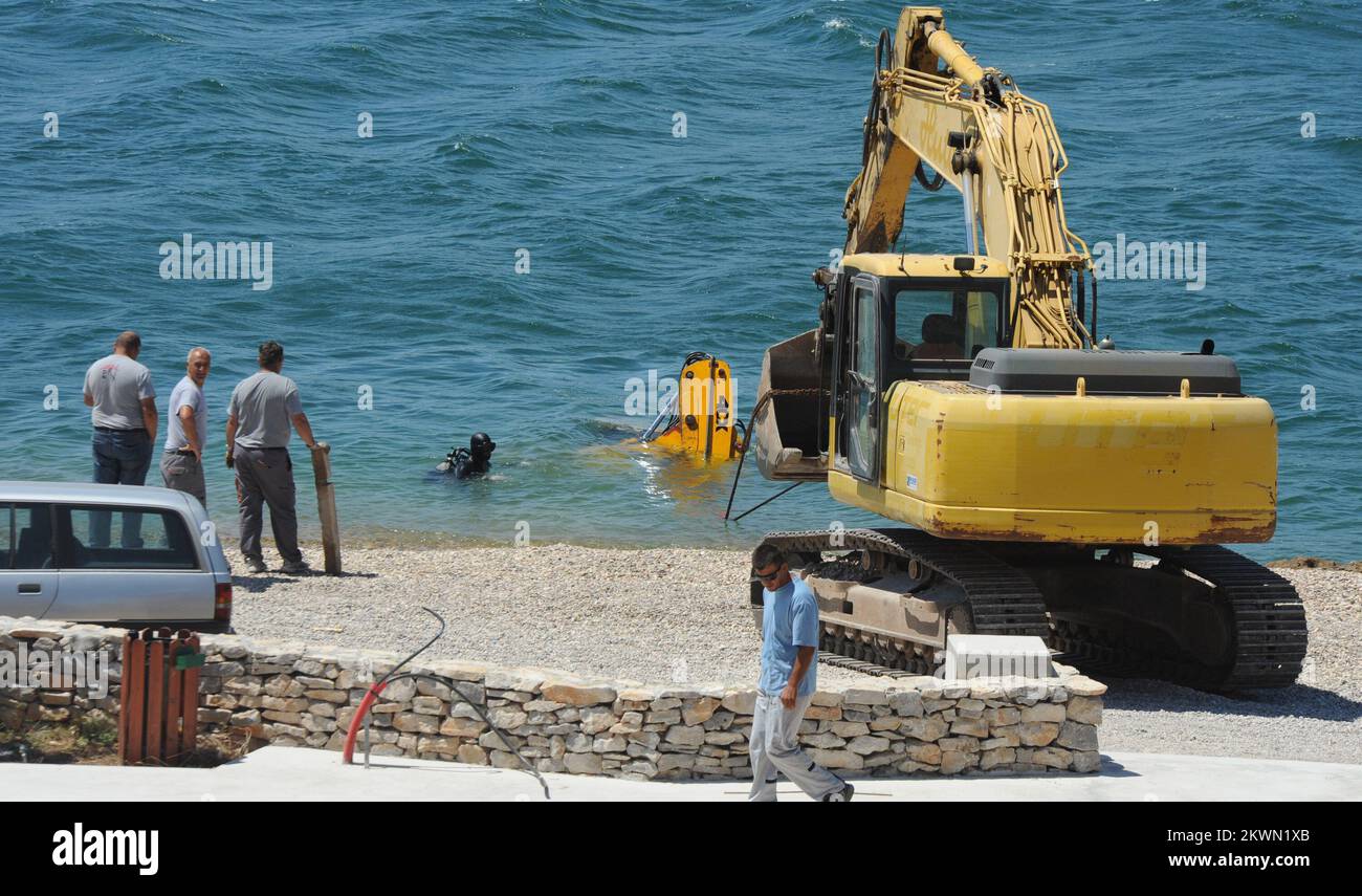 12.06.2013., Sibenik, Kroatien - während der Nachlässigkeit des ...