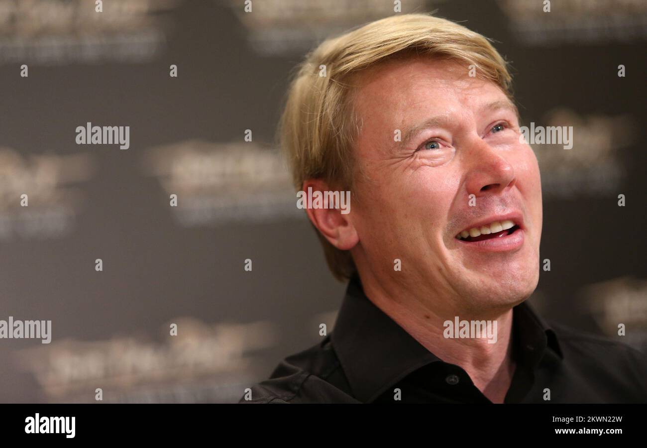 12.06.2013., Zagreb, Kroatien - Mika Hakkinen kündigte auf der Pressekonferenz an, Caparo T1 Auto auf einem geschlossenen Abschnitt in der Radnicka Straße im Zentrum von Zagreb zu fahren. Das Fahrzeug wird in der Einführungskampagne mitfahren Treten Sie dem Pakt bei und werben für die Botschaft „Wenn Sie trinken, fahren Sie nicht“ Foto: Slavko Midzor/PIXSELL Stockfoto