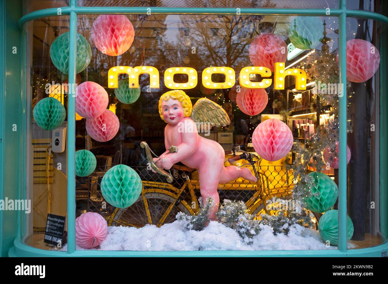 Eine farbenfrohe Ladenfront in Brighton Stockfoto