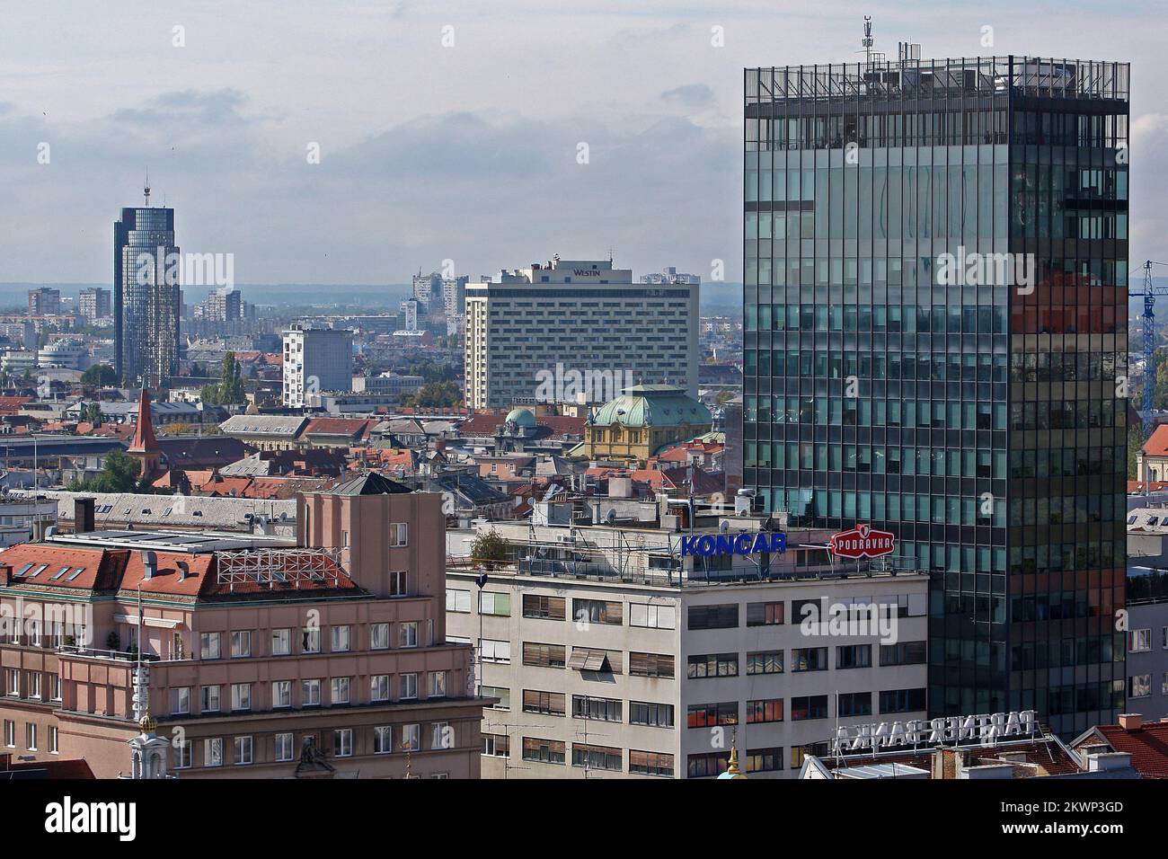 12.10.2013., Zagreb, Kroatien - Panoramablick auf Zagreb von einem der Dom-Türme. Foto: Grgur Zucko/PIXSELL Stockfoto