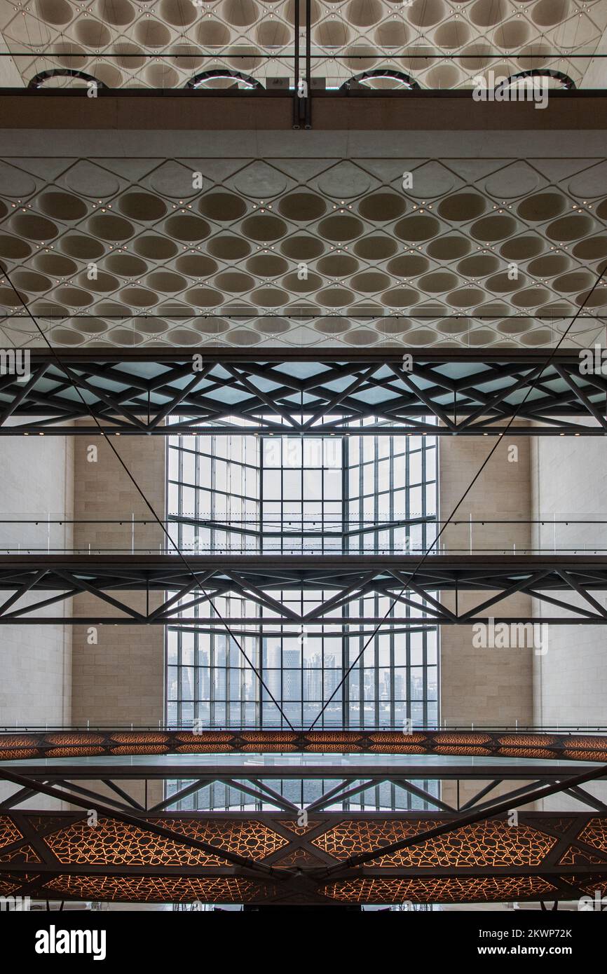 Treppeninnenseite des Museums für islamische Kunst, Doha, Katar. Stockfoto