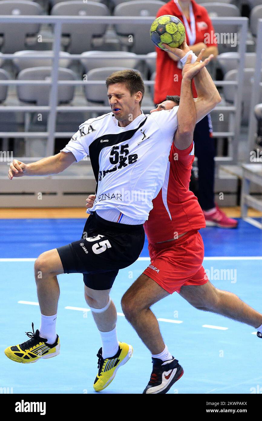 27.10.2013., Hall Gradski vrt, Osijek, Kroatien - SEHA Liga, Handballspiel, 8.Round, RK Nexe - RK Lovcen Cetinje. Sime Ivic. Foto: Davor Javorovic/PIXSELL Stockfoto