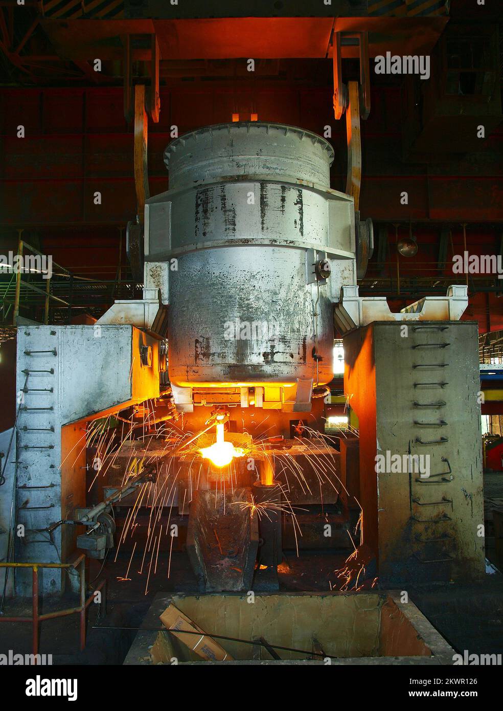 11.06.2010., Sisak, Kroatien - Eisenfabrik "Zeljezara Sisak". Diese Fabrik war eine der größten kroatischen Eisen- und Stahlproduktionswerke, also gab es alle Eisen- und Stahlbearbeitungsmaschinen. Foto: Tomislav Miletic/PIXSELL Stockfoto