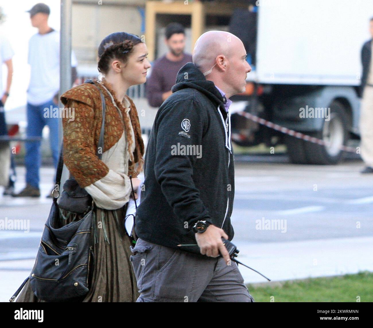 Maisie Williams wurde während der Dreharbeiten der Saison 5. der beliebten TV-Serie Game of Thrones in Sibenik, Kroatien, gesehen. Stockfoto