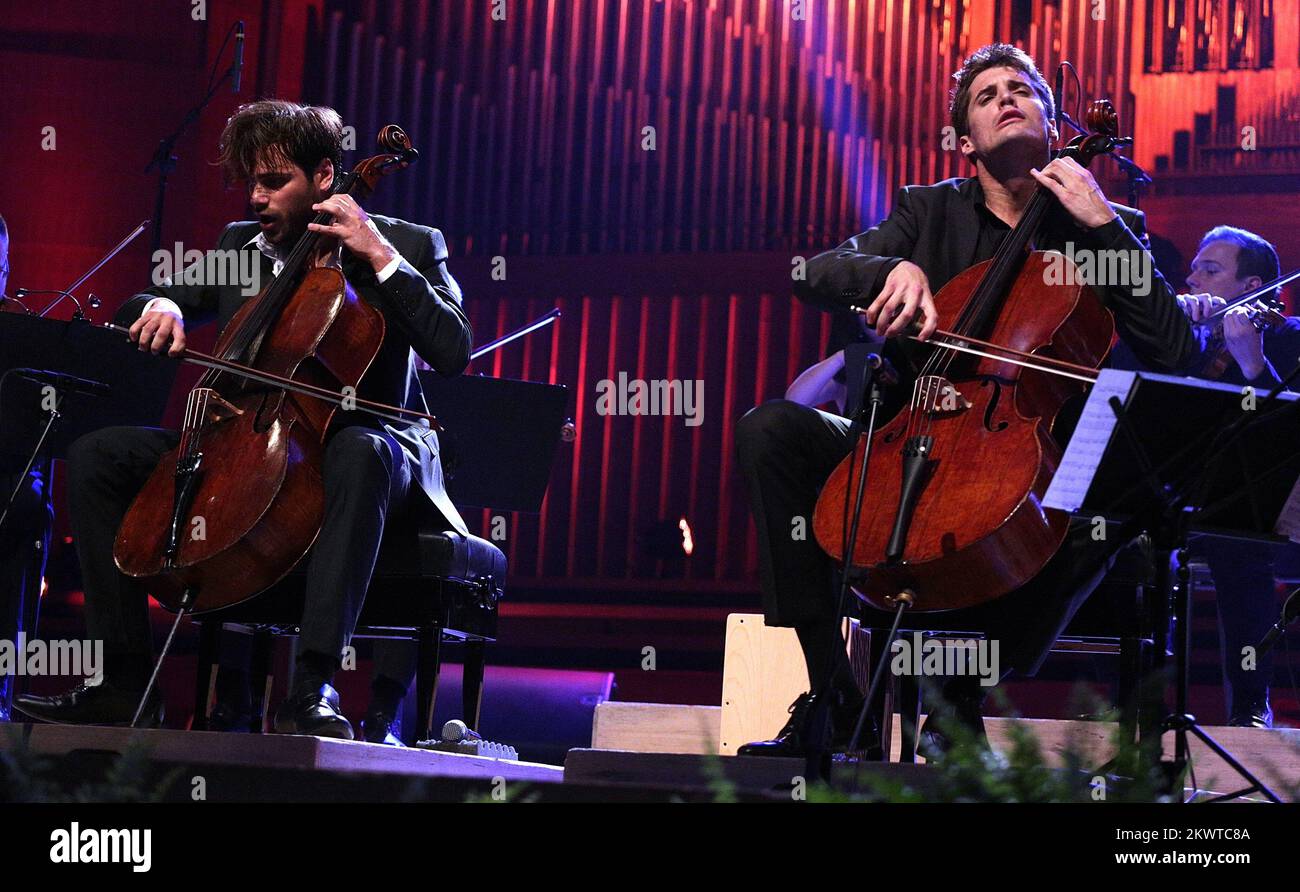 09,06..2015., Zagreb - in der Konzerthalle hielt Lisinski 2Cellos ein Konzertfoto: Zarko Basic/PIXSELL Stockfoto