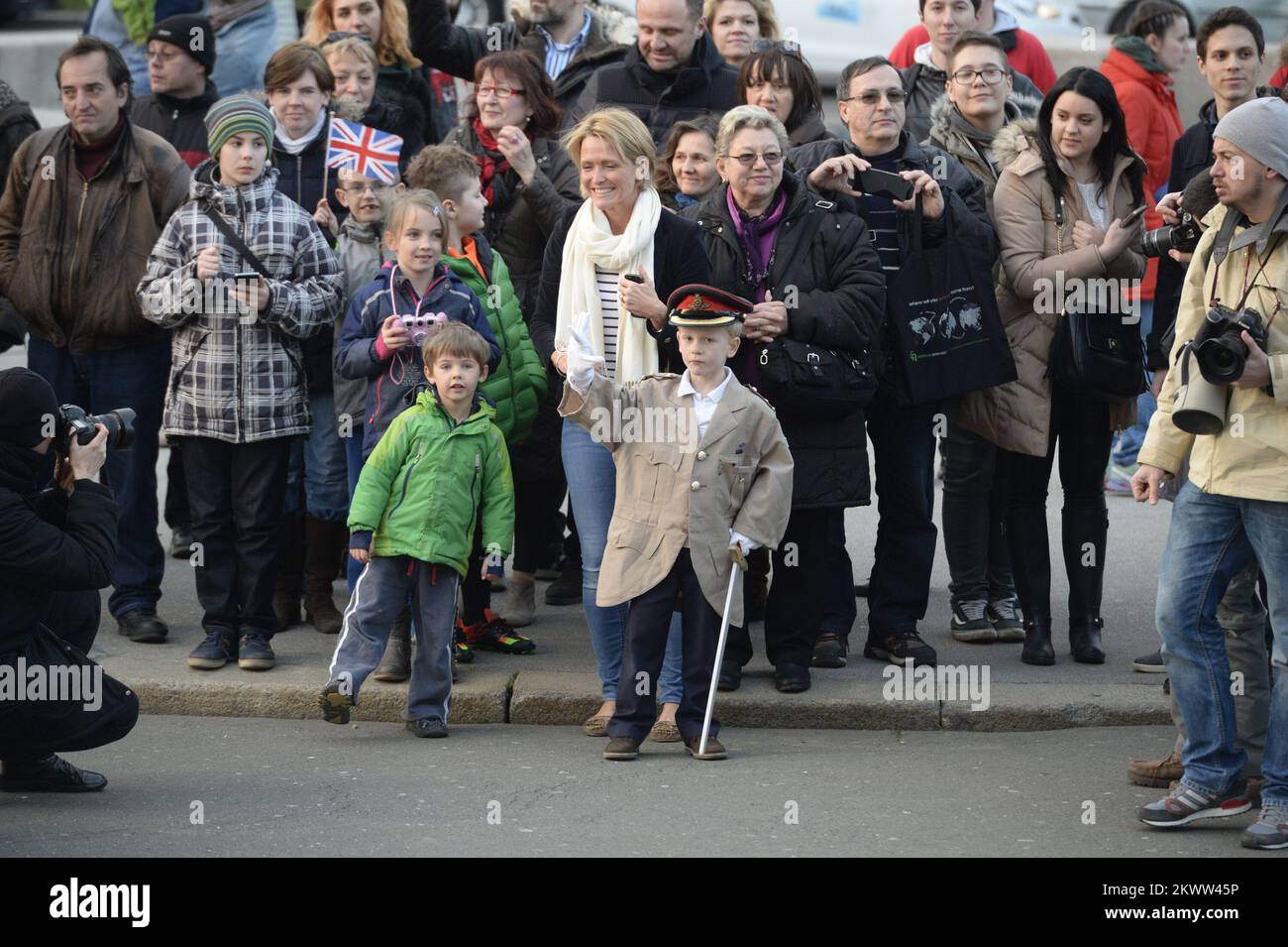 14.03.2016., Zagreb, Kroatien - britischer Kronprinz Charles und seine Frau Camilla, die Herzogin von Cornwall, besuchen Kroatien im Rahmen einer Regionalreise, die Serbien, Montenegro und den Kosovo umfasst. Sie besuchten das kroatische Nationaltheater und nahmen an einem Programm zur Erinnerung an den 400.. Todestag von William Shakespeare Teil. Das königliche Paar verlässt das Theater. Stockfoto