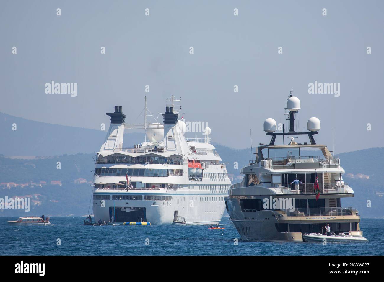 07.05.2016., Dubrovnik, Kroatien - Yacht Trident vor der Altstadt von Dubrovnik. Stockfoto