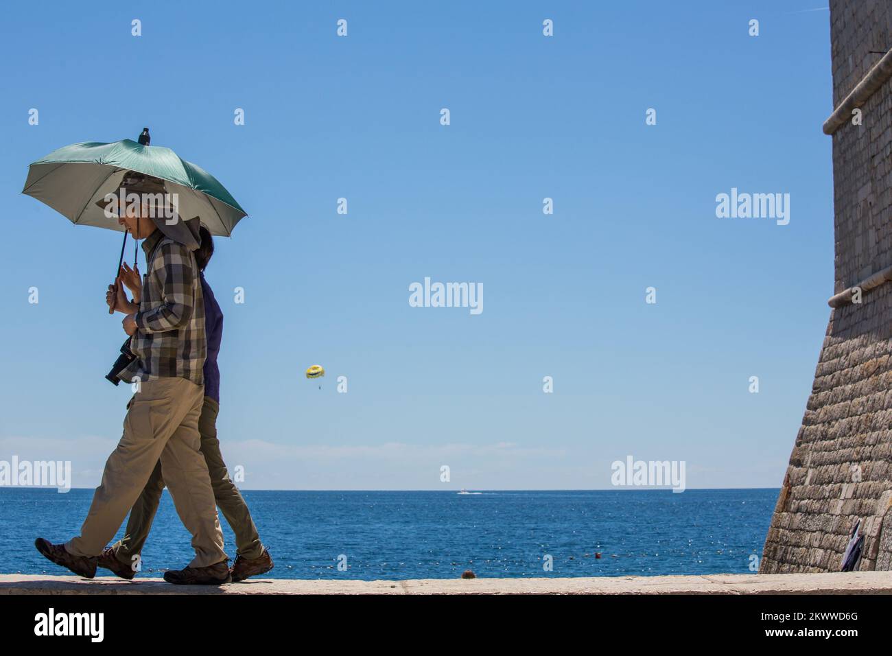 04.06.2016., Kroatien, Dubrovnik - sonniger Tag und hohe Temperaturen gefüllte Strände um die Stadt. Stockfoto