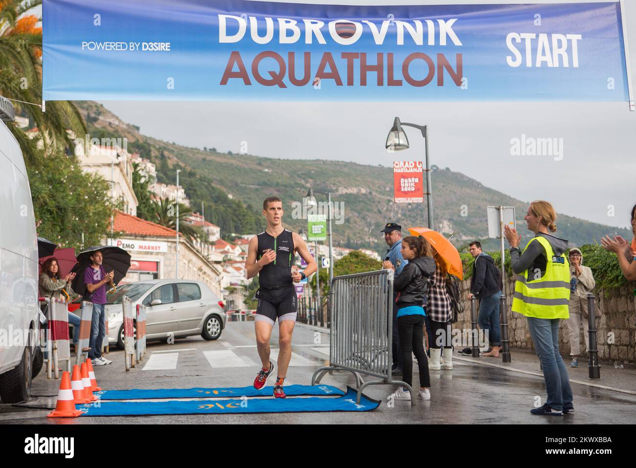 02.10.2016., Ploce, Komarda, Dubrovnik - der erste Dubrovnik Aquathlon, der vom Dubrovnik Triatlon Club organisiert wurde, fand in der Gegend von Ploce, Saint James und Lazareti statt. Dieses polyvalente Erlebnis beinhaltete Schwimmen (1000 Meter in jedem Stil) und Laufen (5000 Meter). Jaksa Diklic. Stockfoto