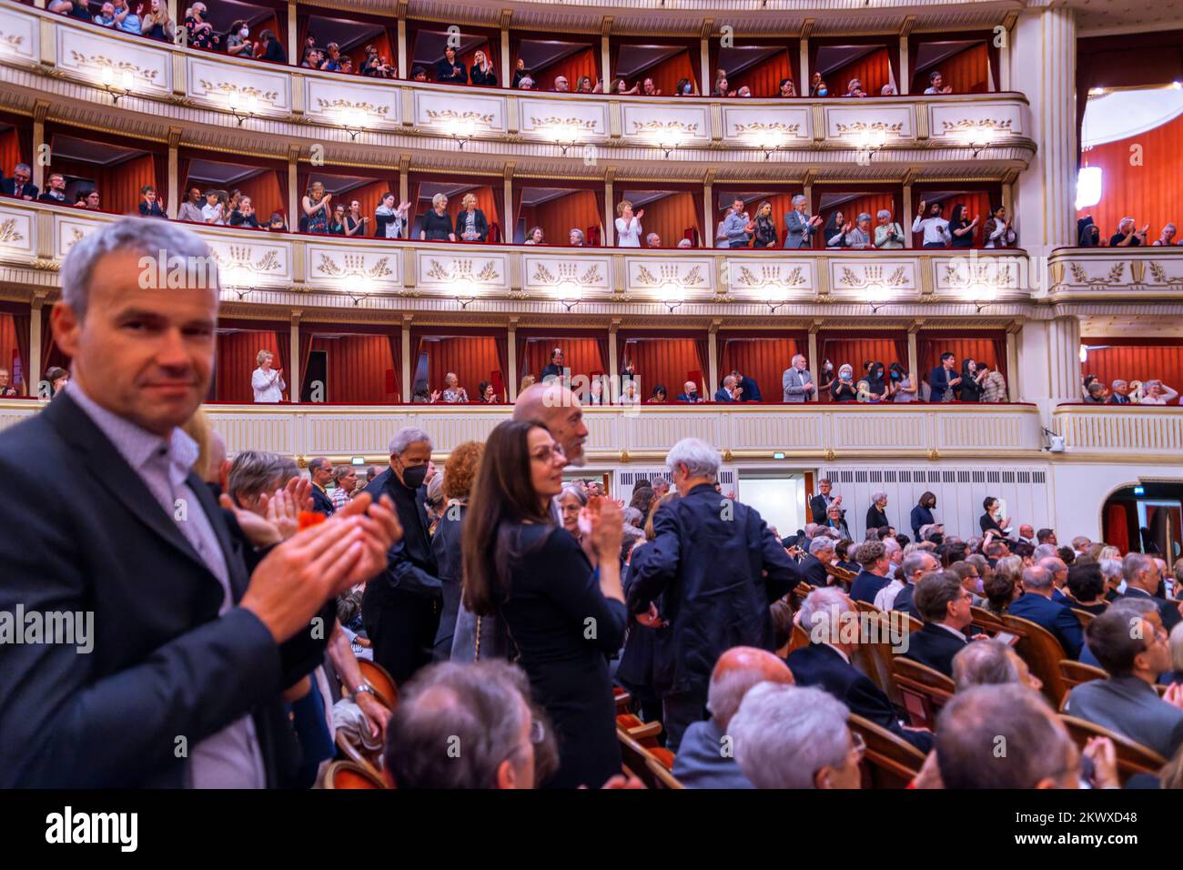 Innenansicht der Wiener Staatsoper. Wiener Staatsoper produziert 50-70 Opern und Ballette in etwa 300 Auftritten pro Jahr. Wien, Österreich, Europa. Stockfoto