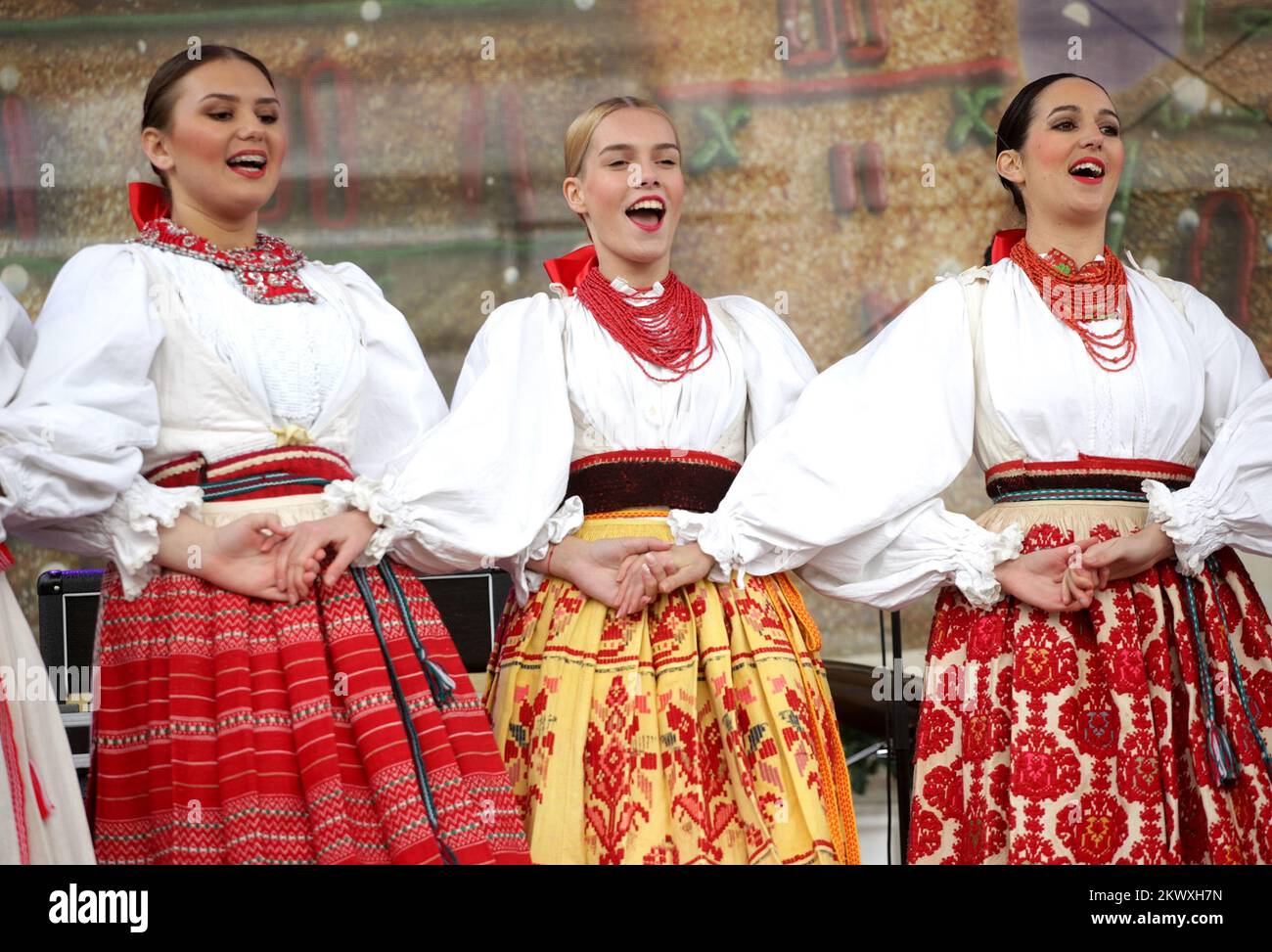 03.12.2016., Kroatien, Zagreb - Adventsatmosphäre im Stadtzentrum. Im Ban Josip Jelacic trat Folk Group auf. Foto: Zarko Basic/PIXSELL Stockfoto