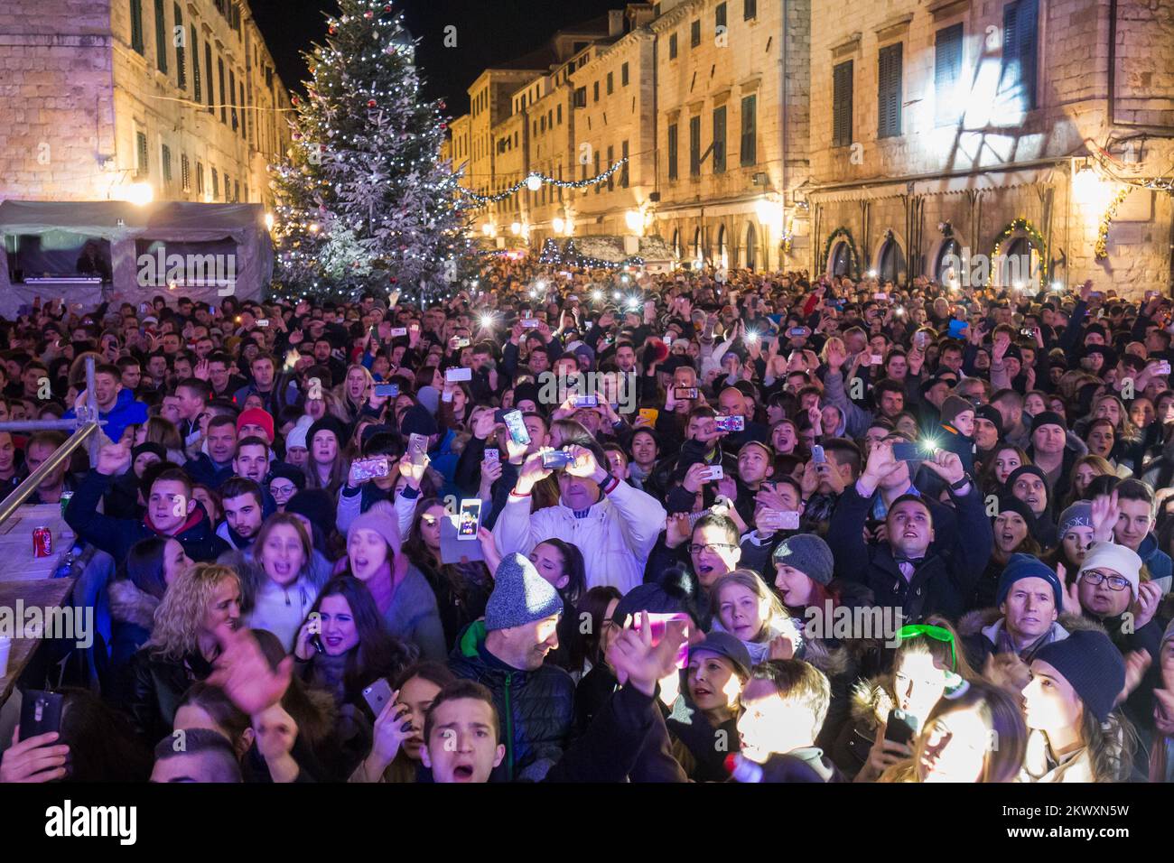 01.01.2017., Stradun, Dubrovnik - Neujahrsfeier auf Stradun. Foto: Grgo Jelavic/PIXSELL Stockfoto