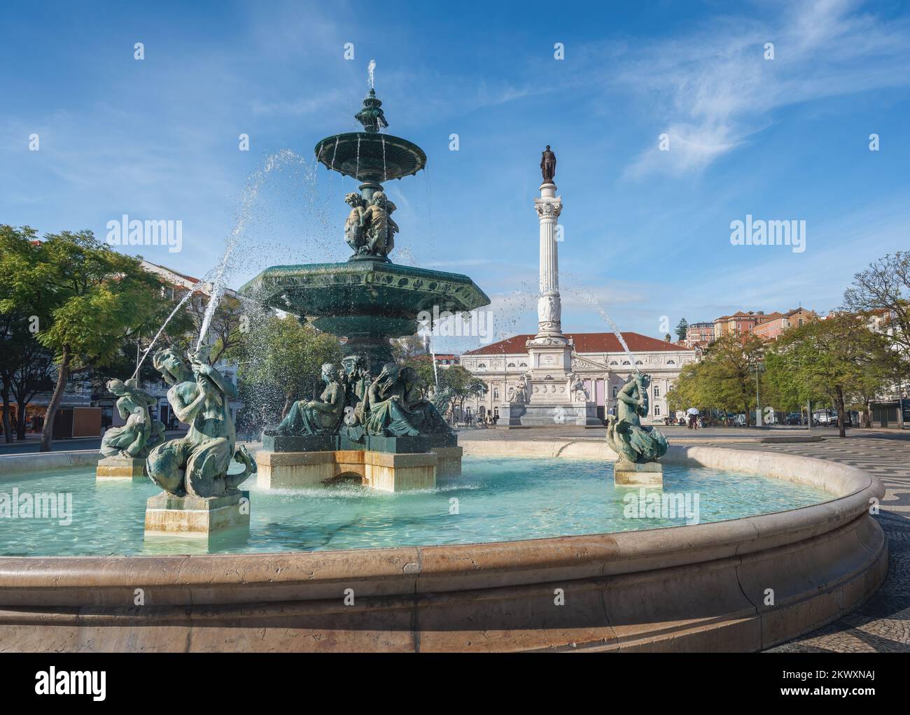 Brunnen und Denkmal Dom Pedro IV auf dem Rossio-Platz - Lissabon, Portugal Stockfoto