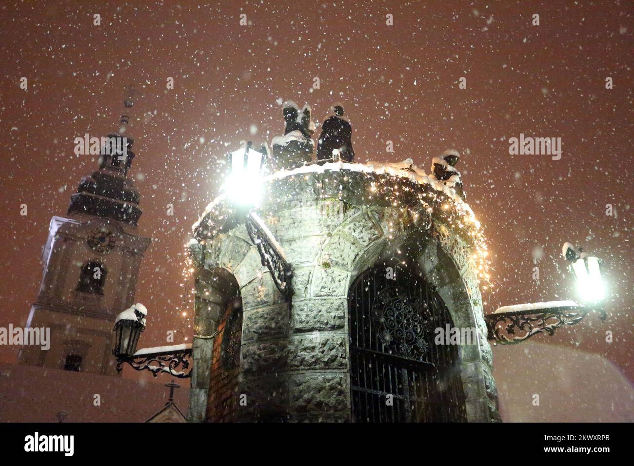 Die Straßen waren mit 10 Zentimetern Schnee bedeckt. Foto: Kristina Stedul Fabac/PIXSELL Stockfoto